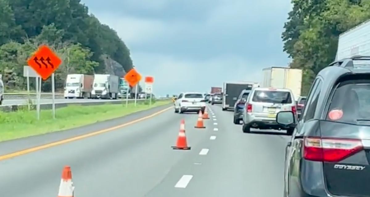 VIDEO - Cet automobiliste a trouvé comment ne pas s'ennuyer dans les embouteillages