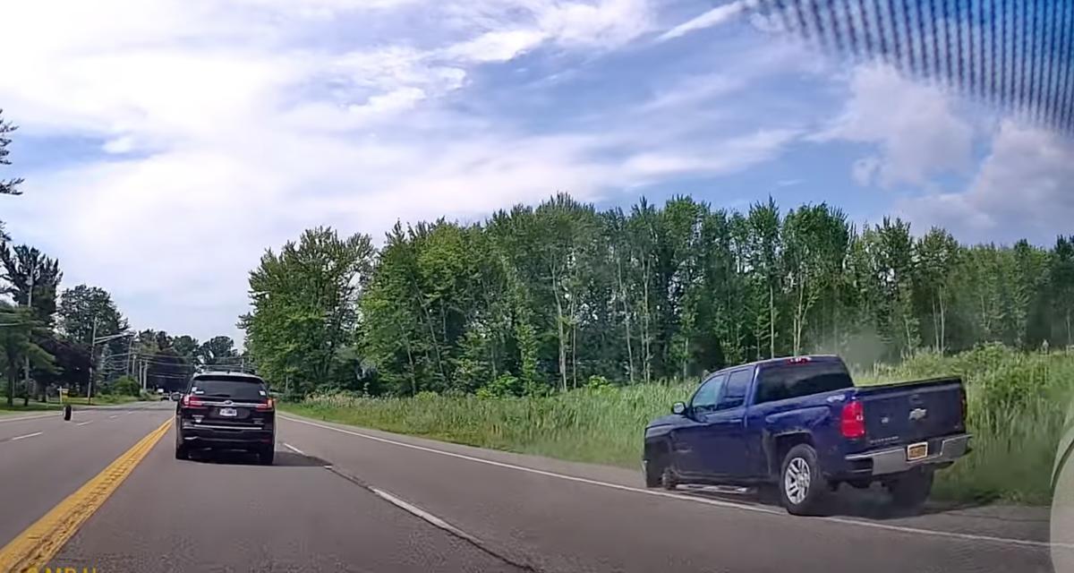 VIDEO - Son pneu se fait la malle en plein trajet, plus de peur que de mal, heureusement