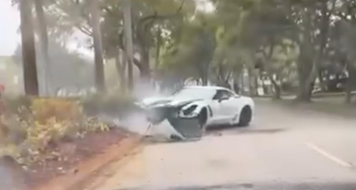 VIDEO - Cette Corvette perd le contrôle sans aucune raison, les dégâts sont impressionnants