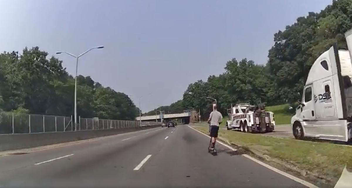 VIDEO - En trottinette sur l'autoroute, il prend de très gros risques