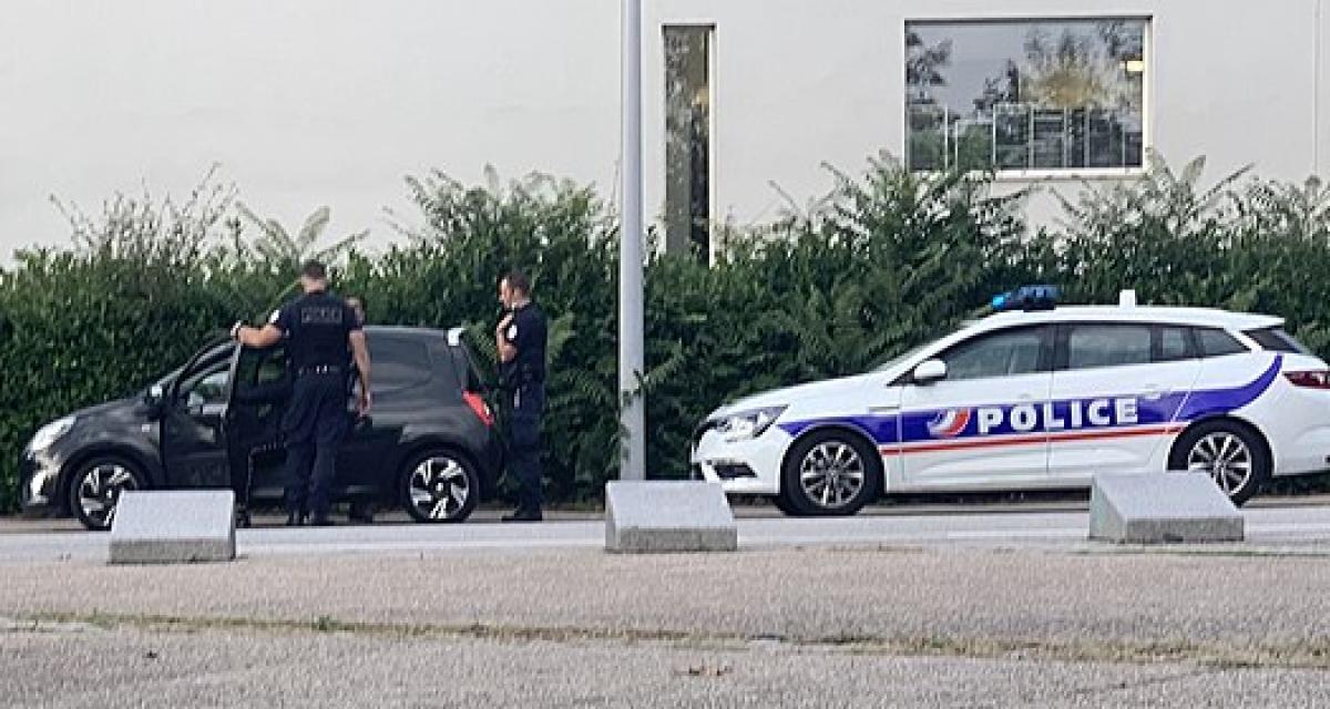 Il fait un doigt d'honneur aux gendarmes alors qu'il n'a plus le permis et termine en garde à vue