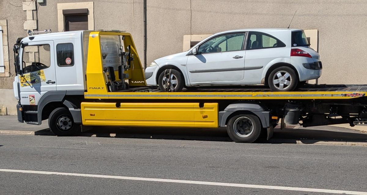 Les gendarmes attrapent un automobiliste sans permis, ils poussent un coup de gueule