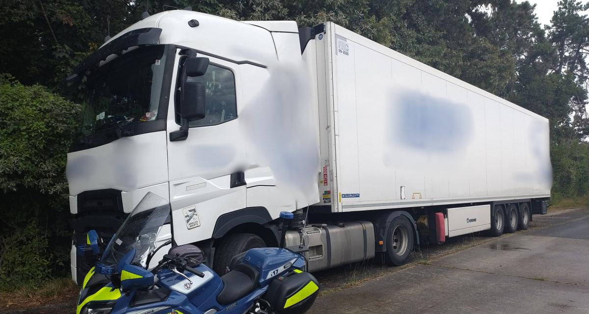 Le chauffeur routier double là où il ne faut pas, les gendarmes lui retirent son permis