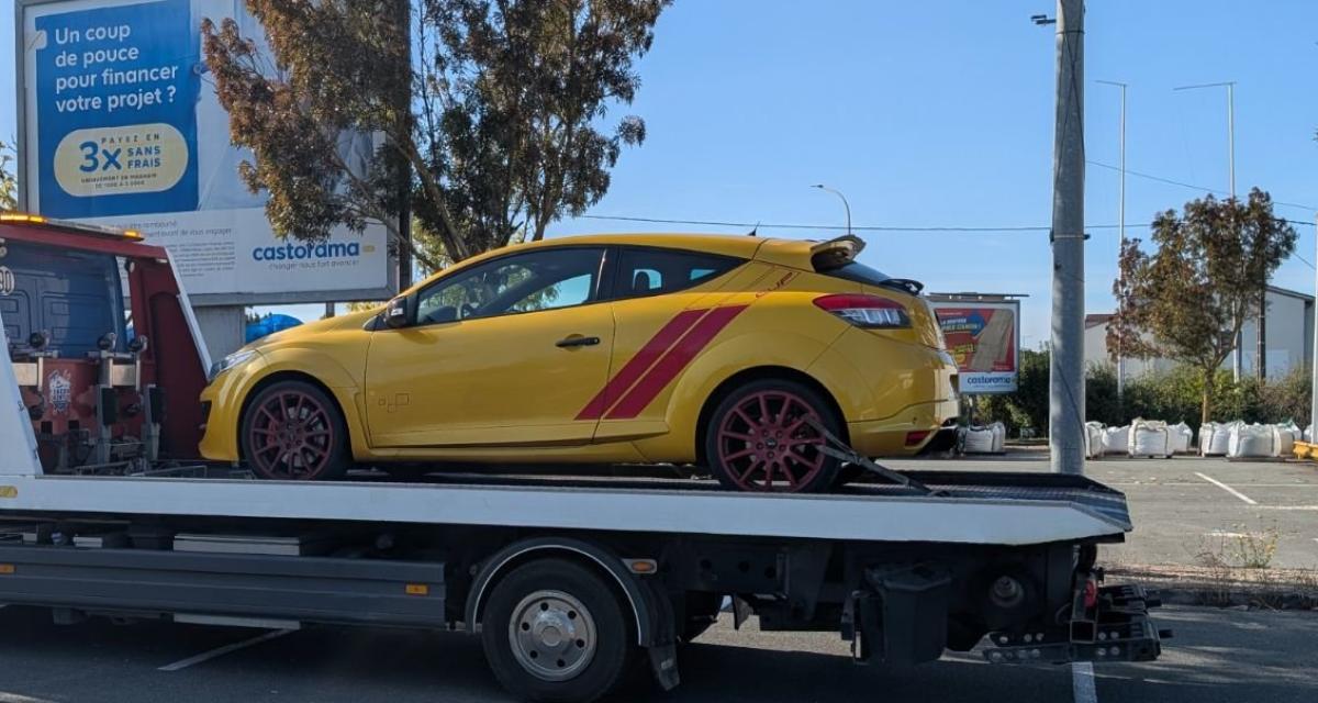 Il teste les limites de sa Mégane Trophy-R sur une Nationale, elle termine à la fourrière