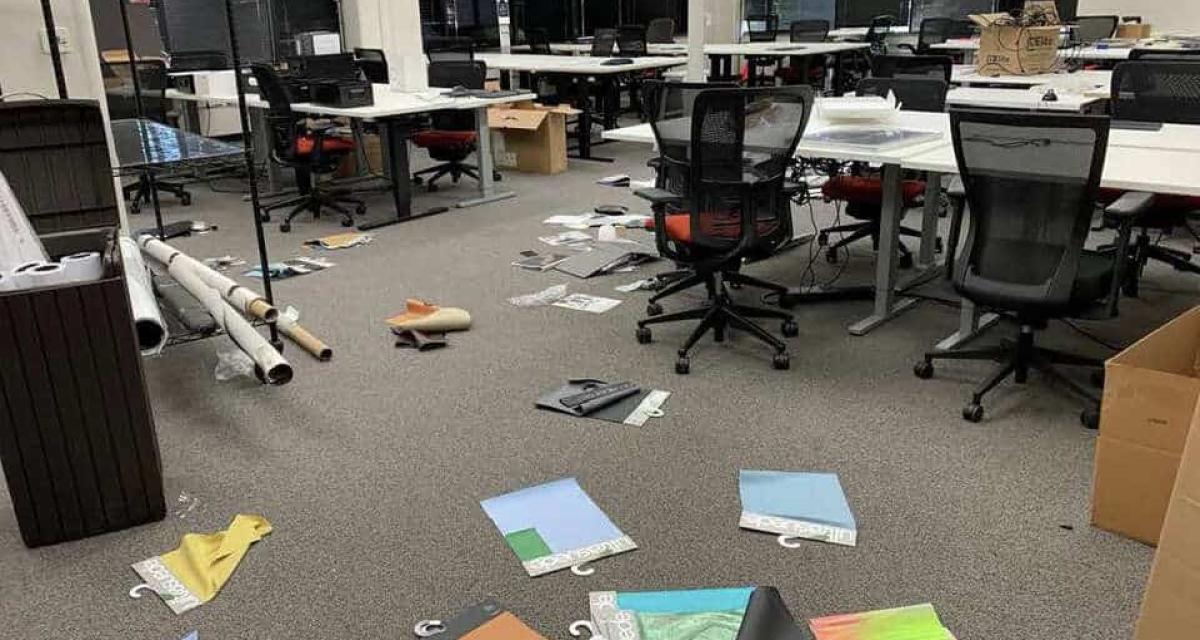 Un constructeur fait faillite et abandonne ses bureaux dans un état déplorable