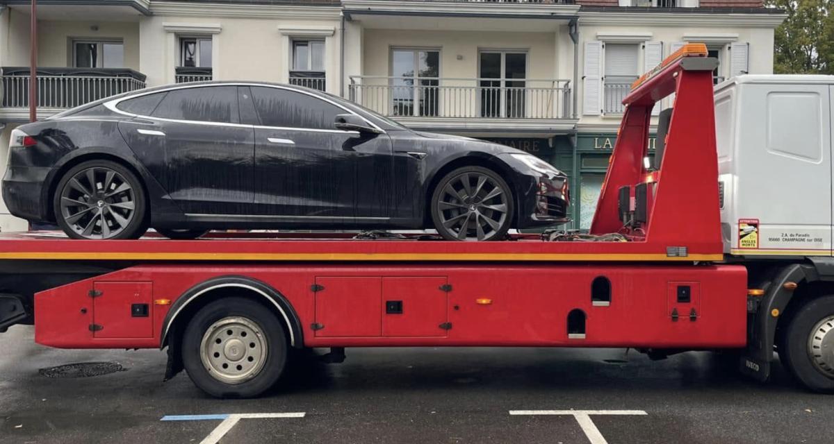 Une Tesla et une moto retirées après deux grands excès de vitesse