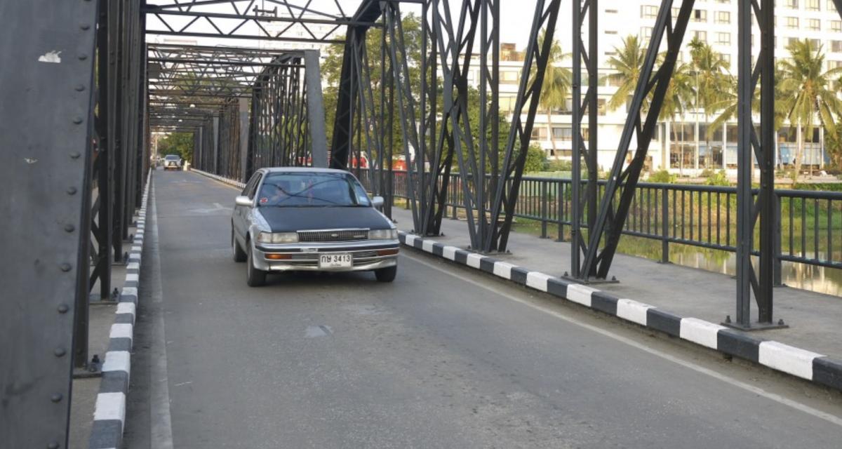 Son GPS lui indique un mauvais itinéraire, elle finit bloquée sur un pont