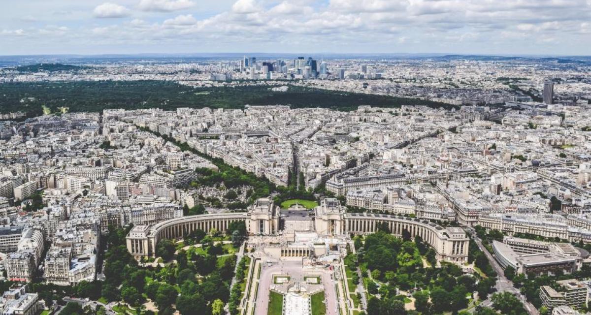 Regarder la vidéo La ZTL entre en vigueur à Paris, tout savoir sur cette nouvelle zone limitée aux voitures