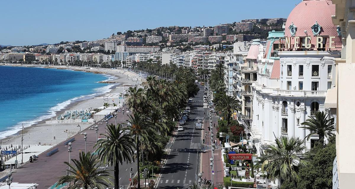 En excès de vitesse, le chauffard tente d'échapper à la police en créant un carambolage sur la Promenade des Anglais