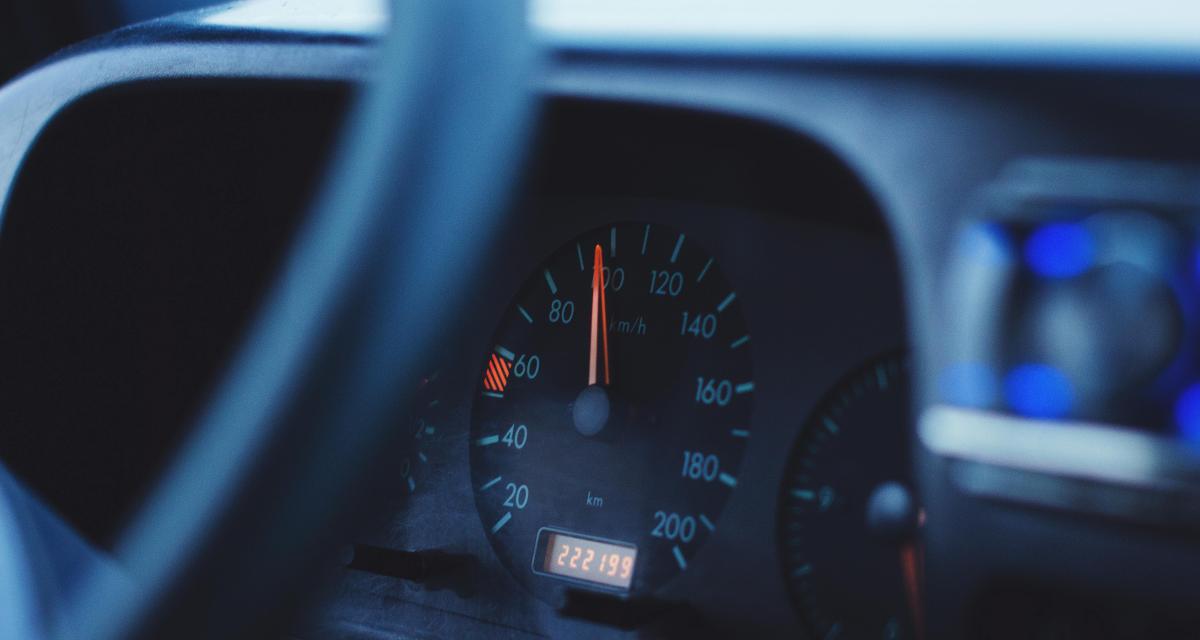 Ivre et arrêté pour un excès de vitesse, les gendarmes découvrent que c'est en plus un chauffeur de taxi en illégalité !