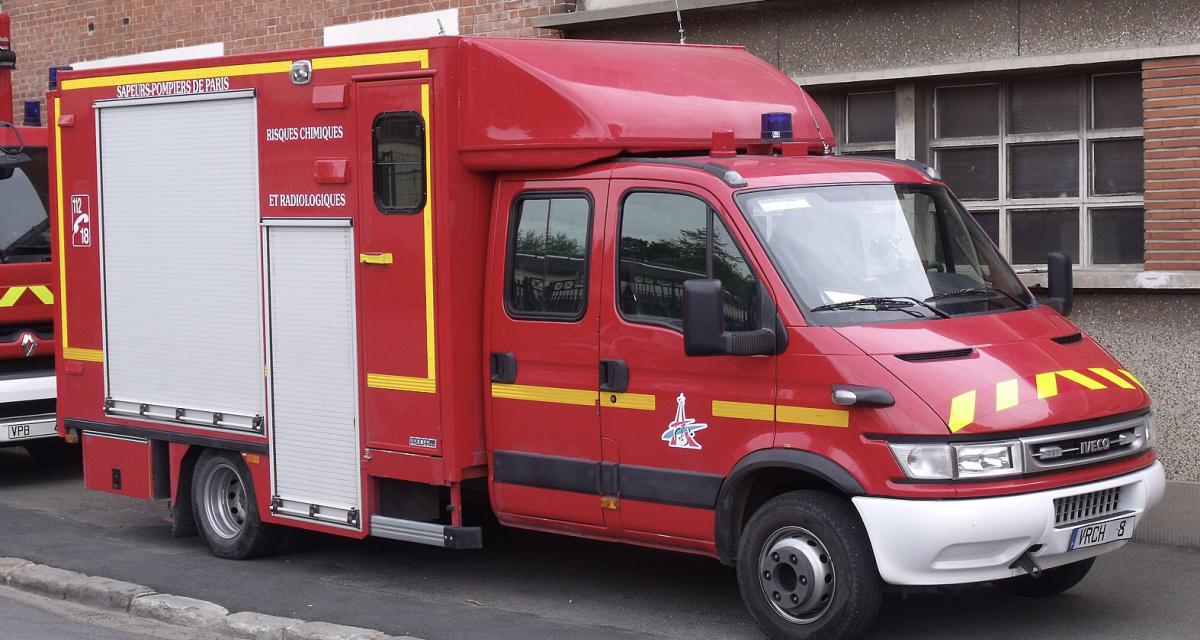 Il oublie son téléphone sur le toit de sa voiture, il déclenche une fausse alerte aux pompiers