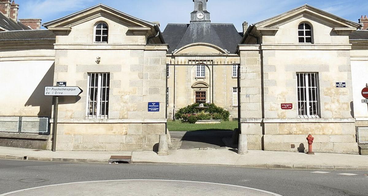 Après un excès de vitesse, il termine sa course... dans l'hôpital psychiatrique