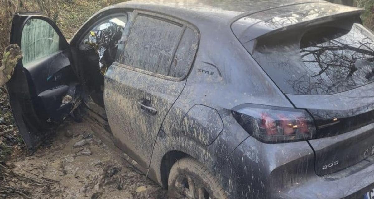 Il passe le nouvel an coincé dans sa voiture et est sauvé par des cyclistes