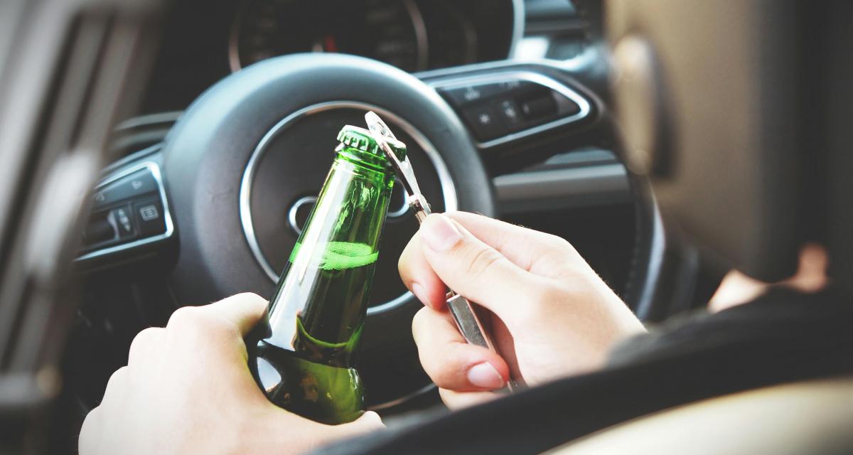 Avec 3,24g d'alcool dans le sang, elle provoque un accident en lavant son pare-brise !