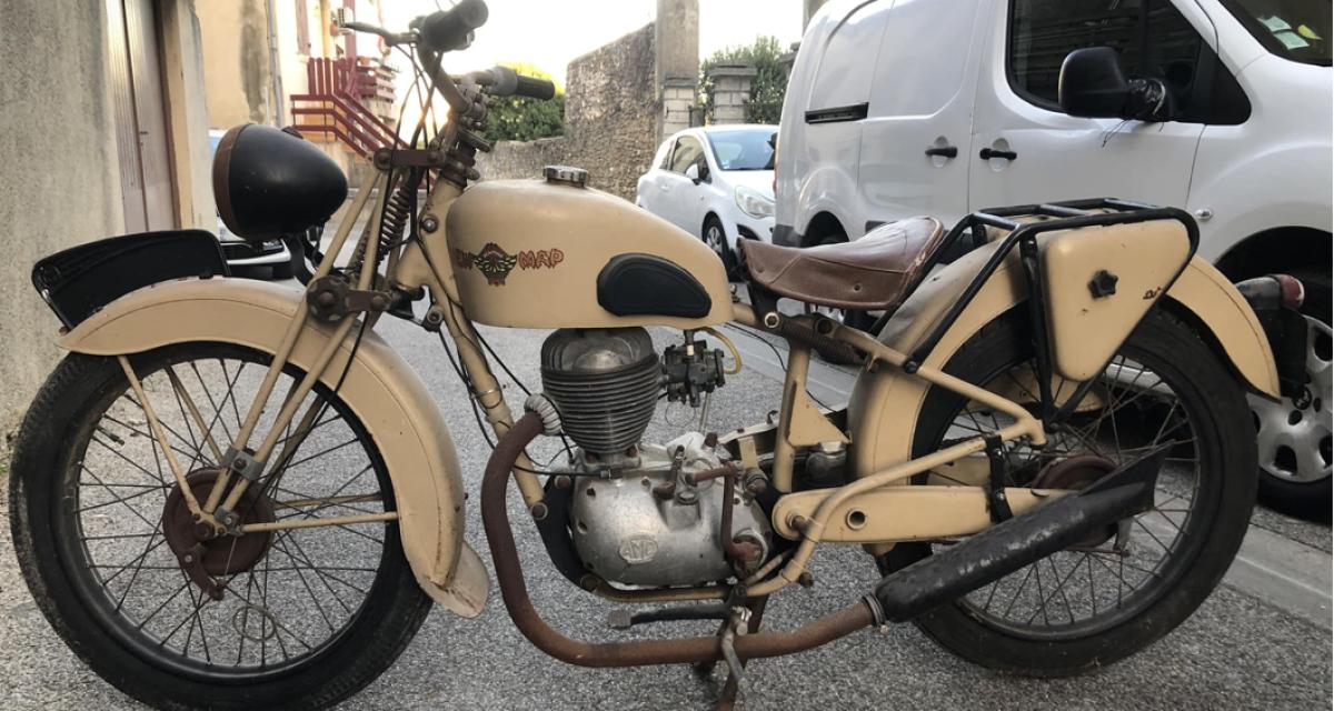 Il retrouve la moto de son père de 1952 et la restaure en un petit bijou