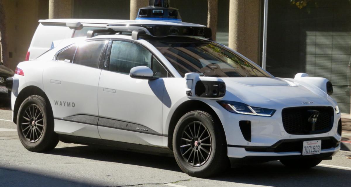 Un passager piégé dans une voiture autonome tourne en boucle sur un parking (vidéo)