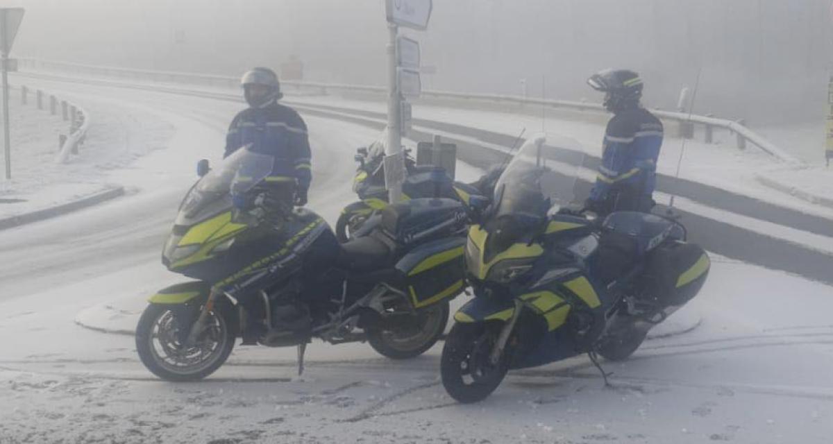 En panne, ils tentent de voler la voiture d'un bon samaritain venu les aider