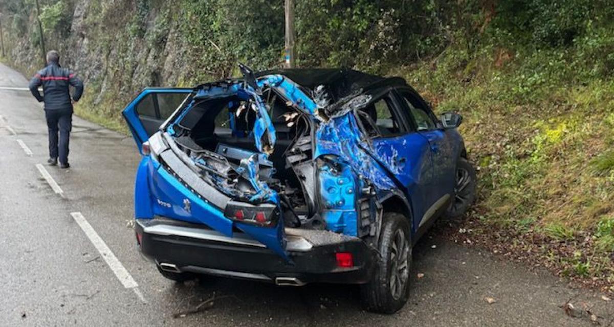 https://img5.autodeclics.com/6/2025/01/photo_article/134639/60687/1200-L-une-voiture-crase-par-un-boulement-de-rochers-dans-l-hrault.jpg