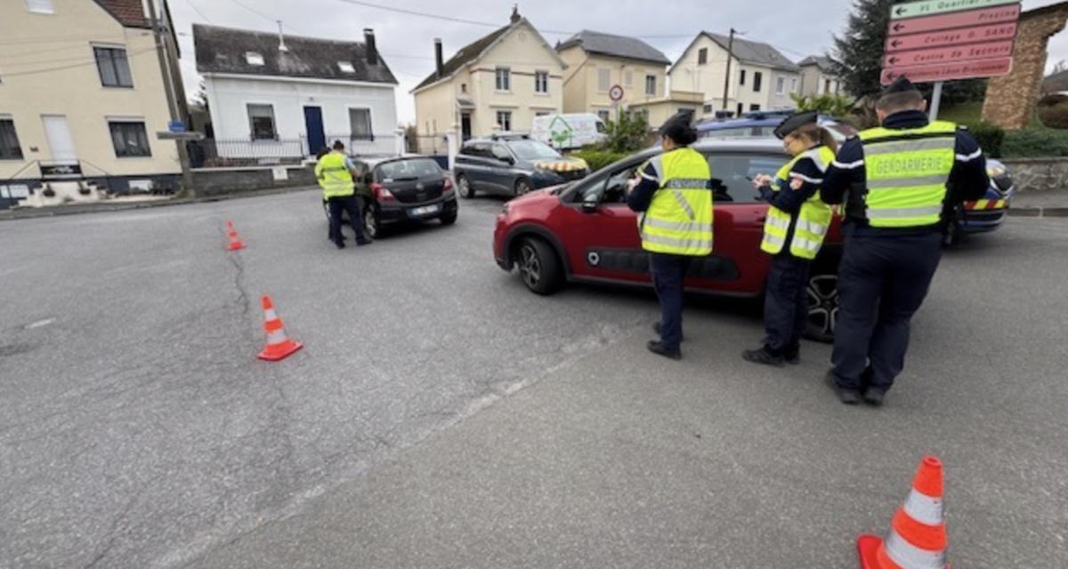 Il cherche sa voiture en sortant de l'hôpital, elle est hors d'usage après un accident