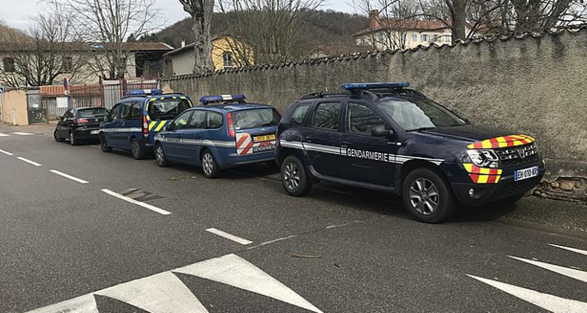 Une voiture s'encastre dans une maison et repart comme si de rien n'était, personne n'a rien vu