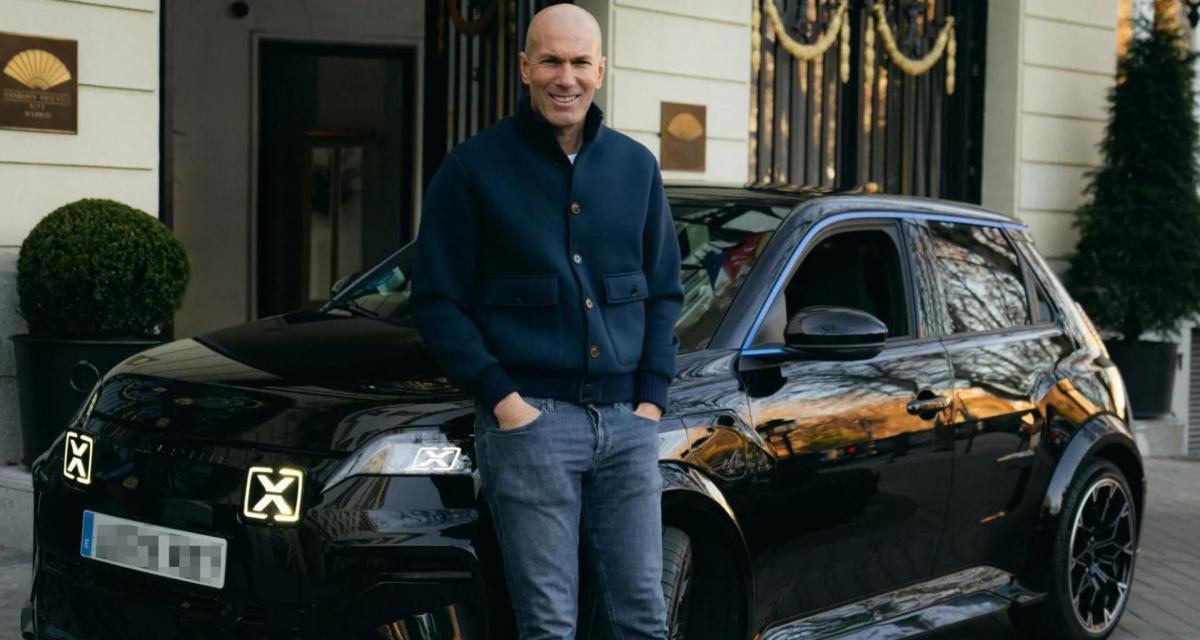 La grande première de l'Alpine A290 sur les routes européennes avec un certain Zinédine Zidane au volant