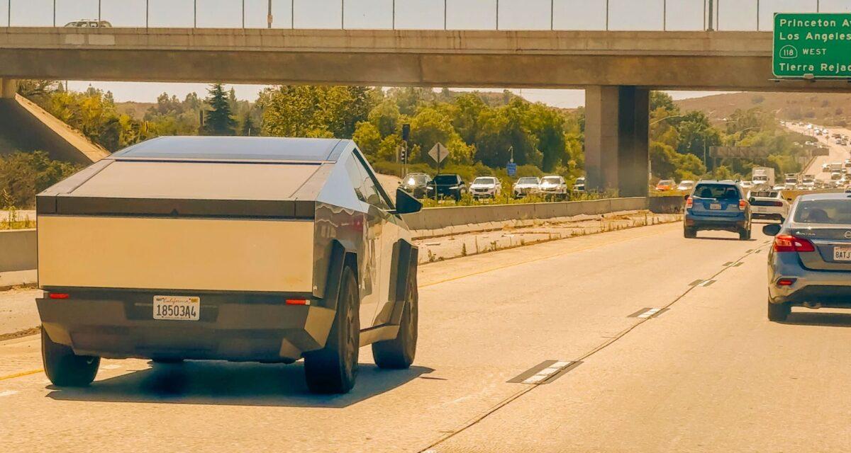 Ce conducteur de Cybertruck pensait être intouchable... jusqu'à son arrestation filmée !