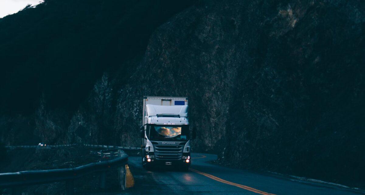 Accident sur l'A61 : un camion se renverse près de Carcassonne, trafic fortement perturbé