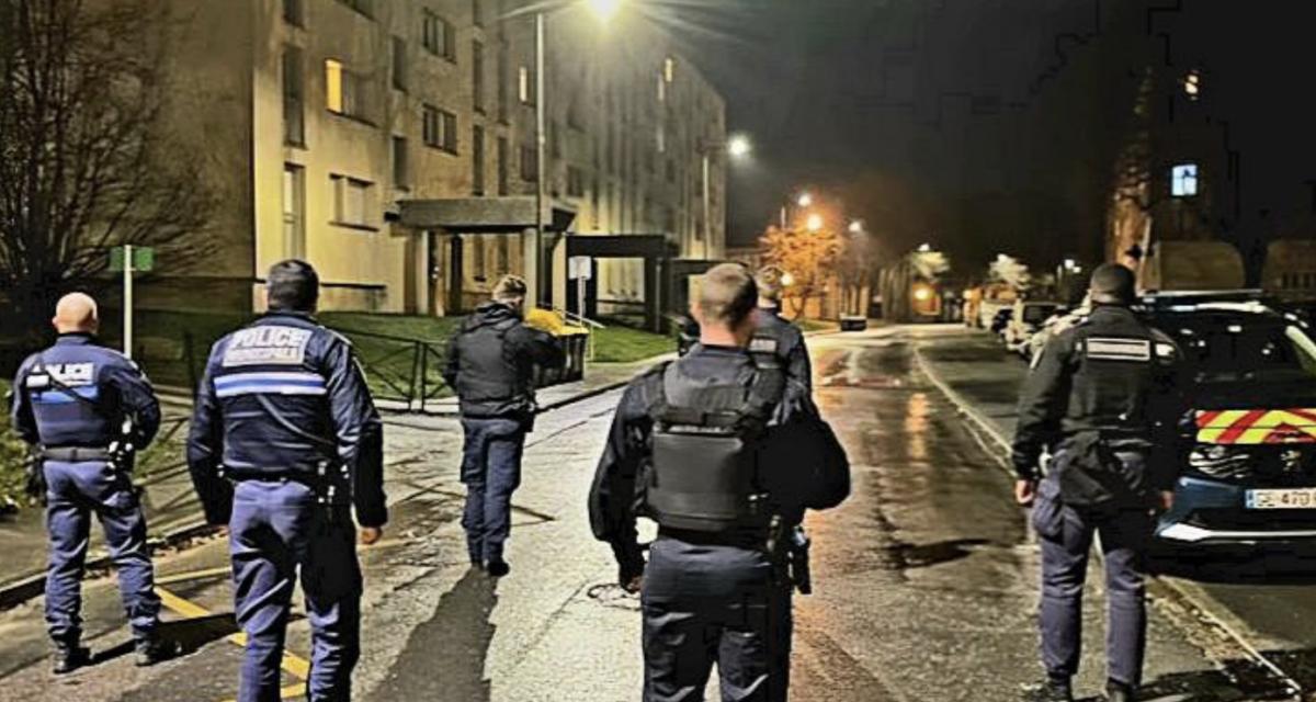 Une dame en voiture devient témoin d'un cambriolage en pleine nuit...