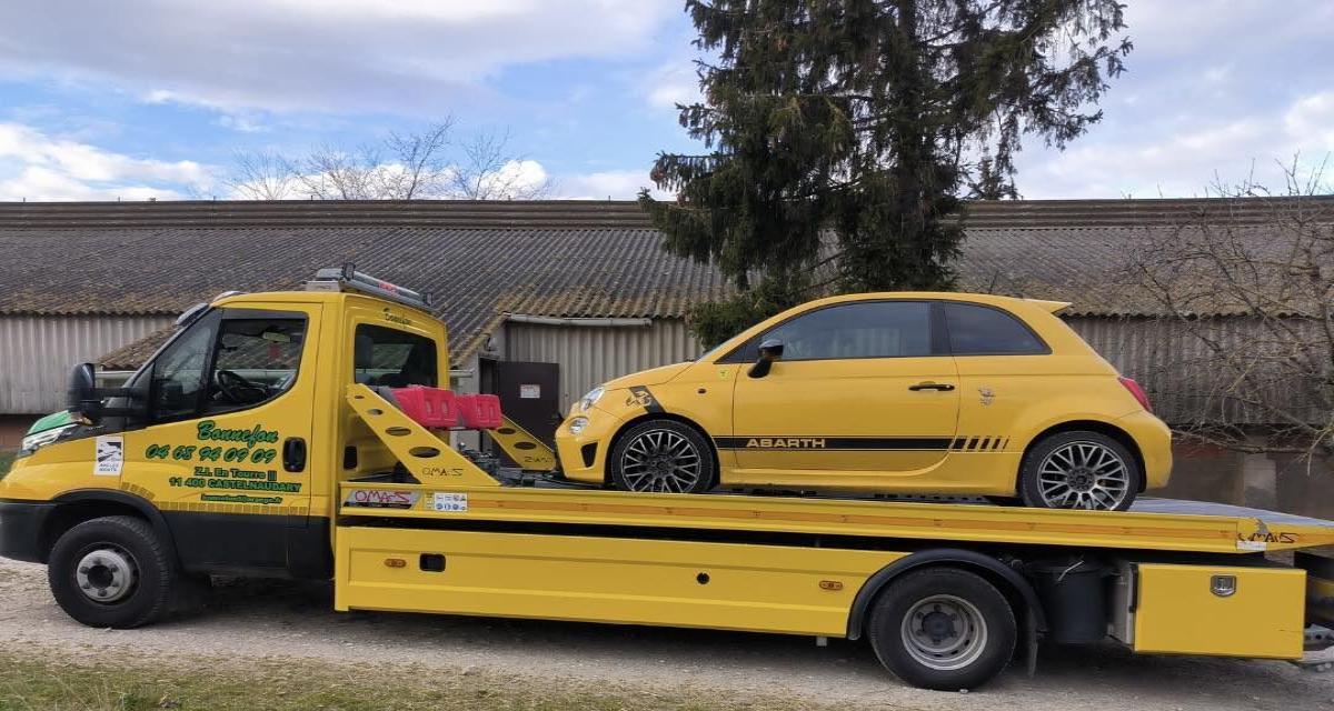 Il pousse sa Fiat 500 Abarth hors de la vitesse limite, elle finit à la fourrière