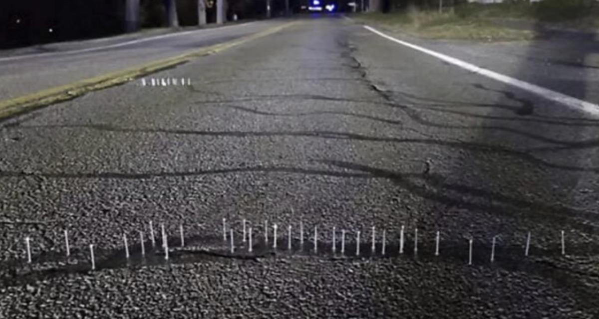 Une route truffée de clous sur 500 mètres sabote de nombreuses voitures