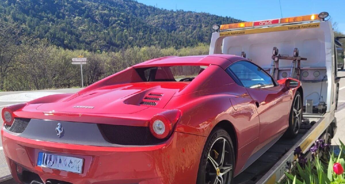 Au volant de sa Ferrari 458 Italia, cet Allemand confond route départementale et circuit de F1