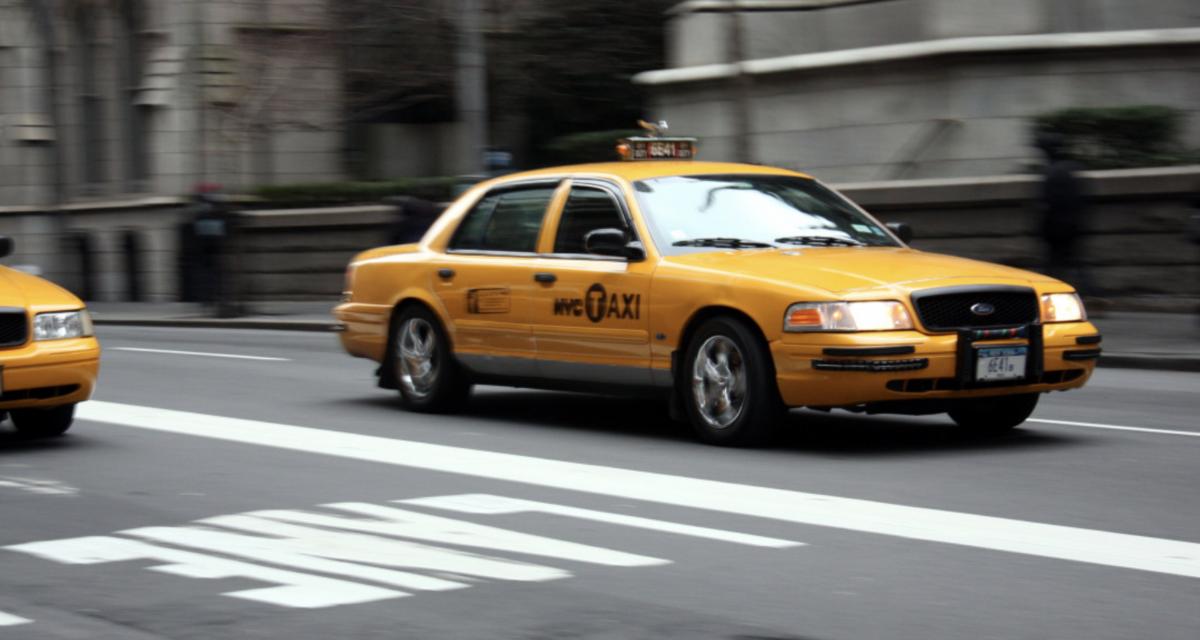 Un chauffeur de taxi et un ministre britannique s'accusent de vol, la justice s'en mêle