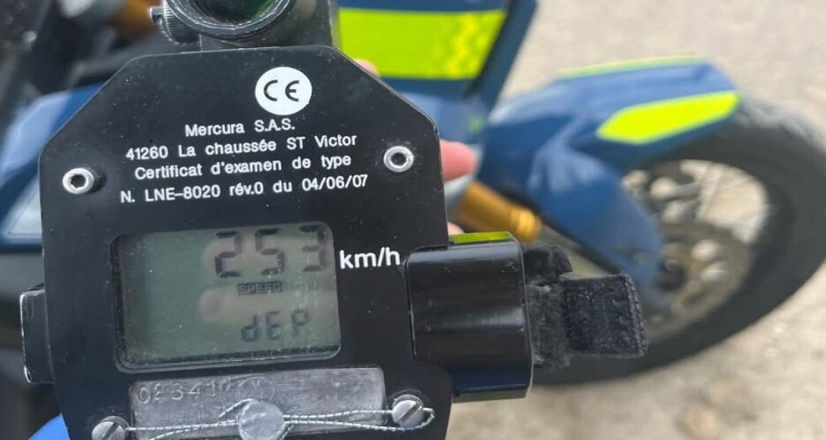 À 253 km/h sur une route limitée à 90 : un jeune motard flirte avec le drame