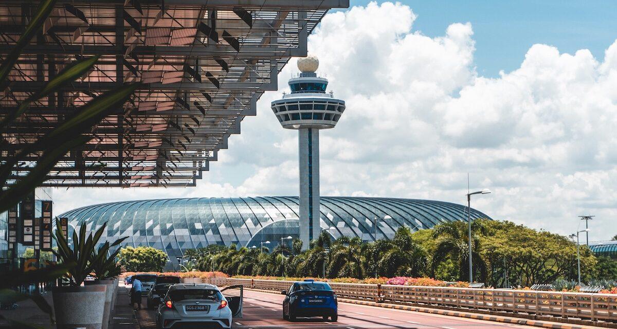 Un week-end à prix d'or : il gare sa voiture à l'aéroport et se retrouve avec une facture de plus de 1 100 euros