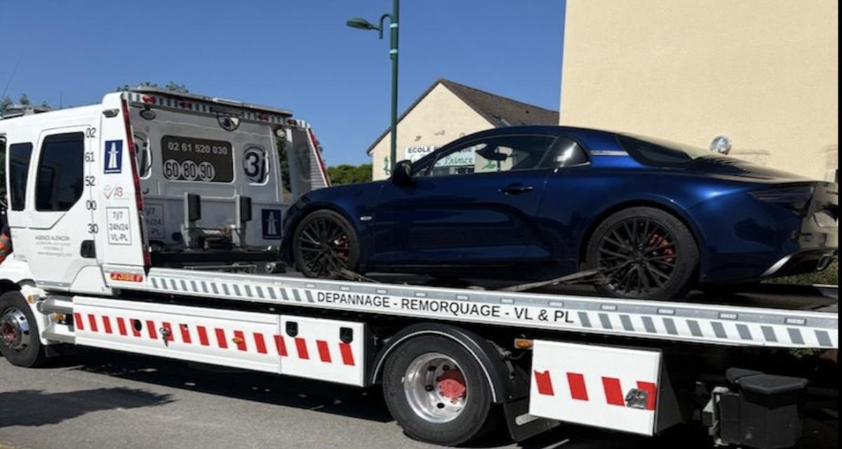 Flashé en grand excès de vitesse, une Alpine A110 flambant neuve finit sur le dos de la fourrière