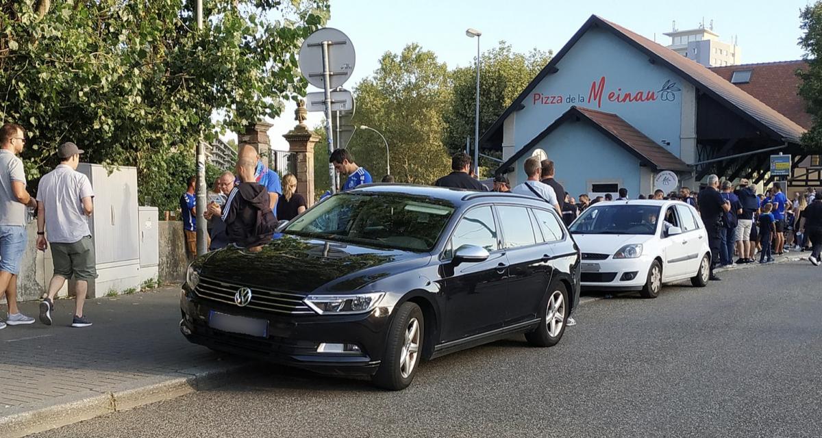 Un conducteur s'énerve contre une voiture jugée trop lente... c'était une voiture banalisée de police