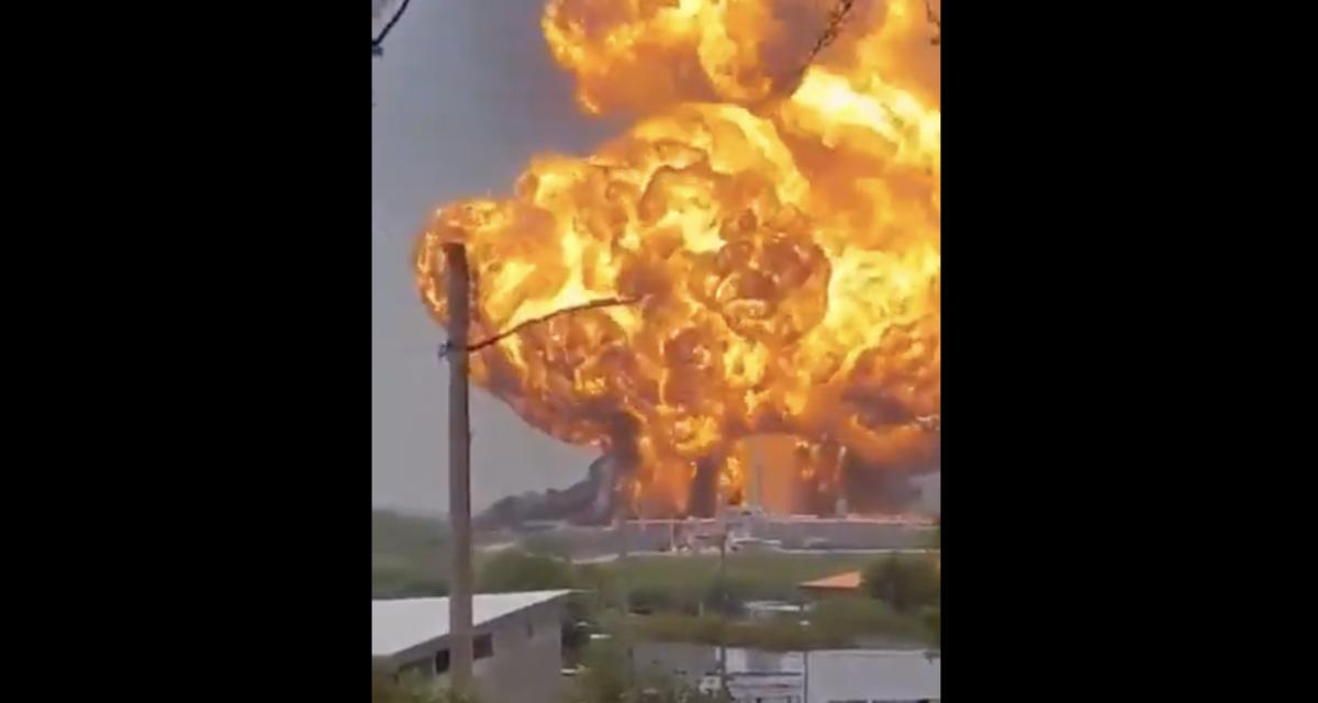 Explosion au Mexique : une distillerie de diesel ravagée par les flammes