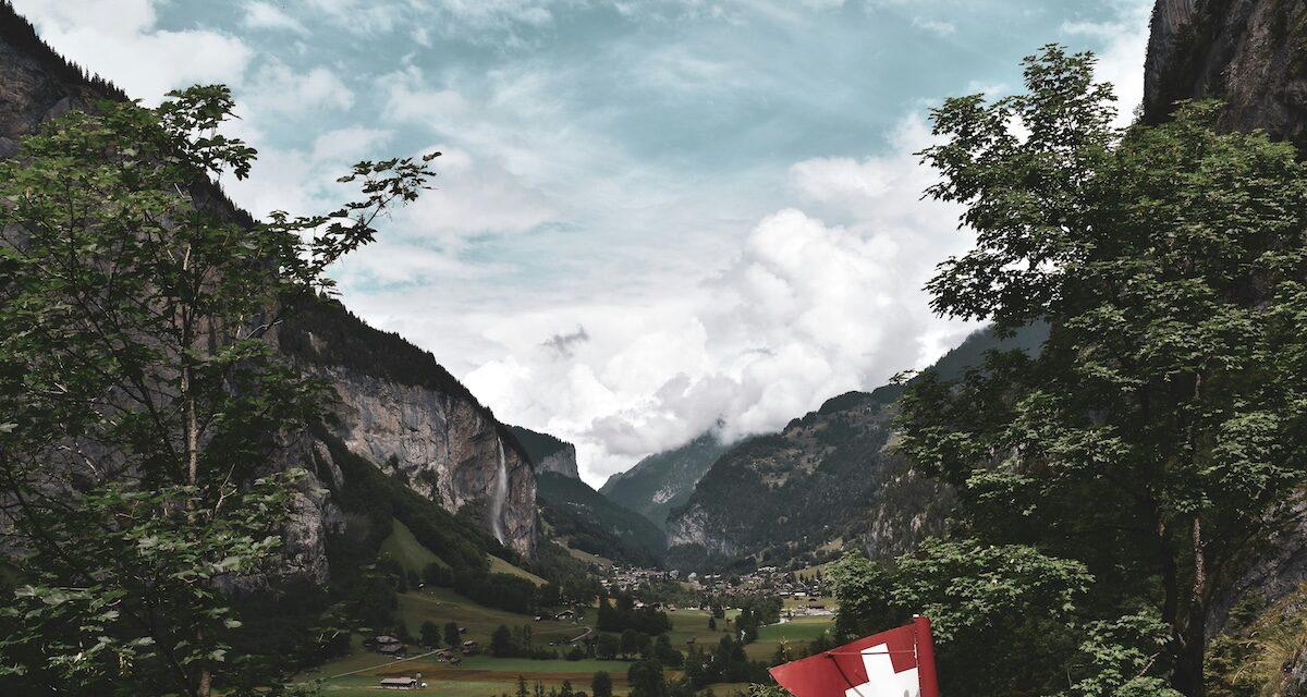 Vacances en Suisse : cette erreur avec votre voiture peut vous valoir 10 000 francs d'amende
