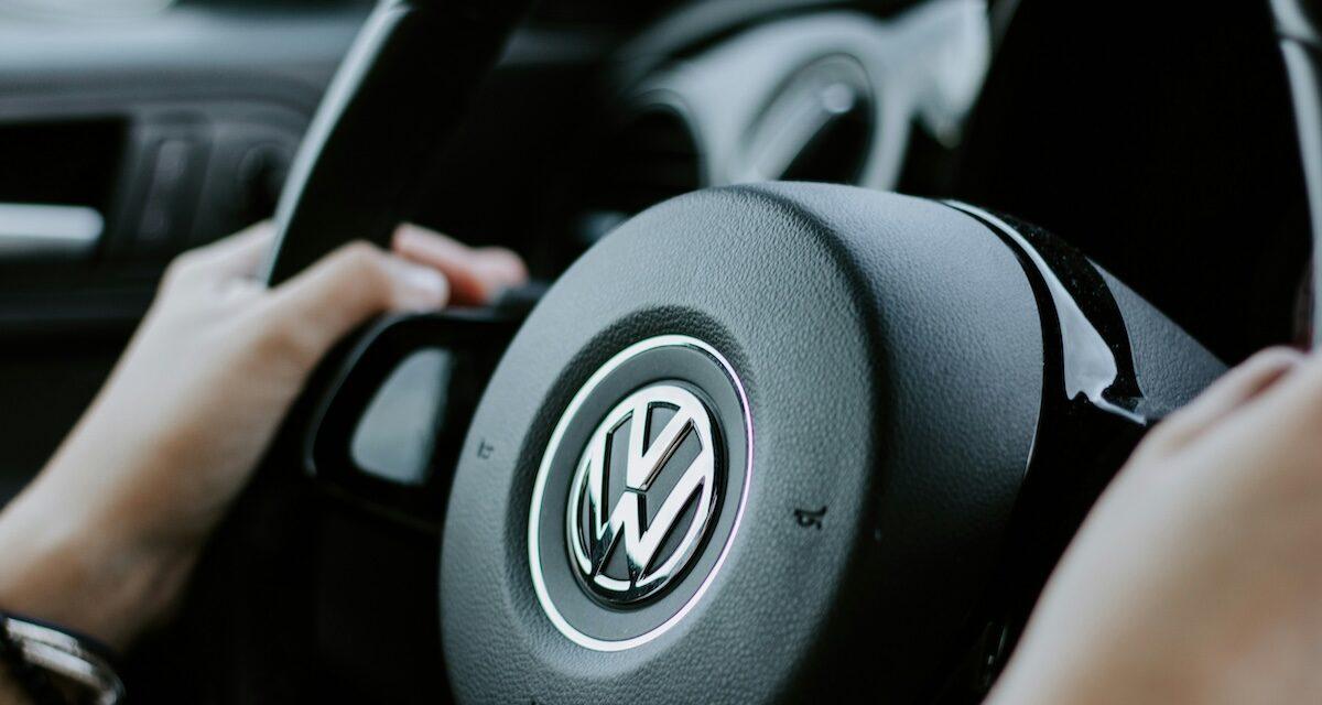 Escroquerie au chèque sans provision : arnaquée à la vente de sa voiture, elle piège le jeune voleur grâce à une annonce en ligne