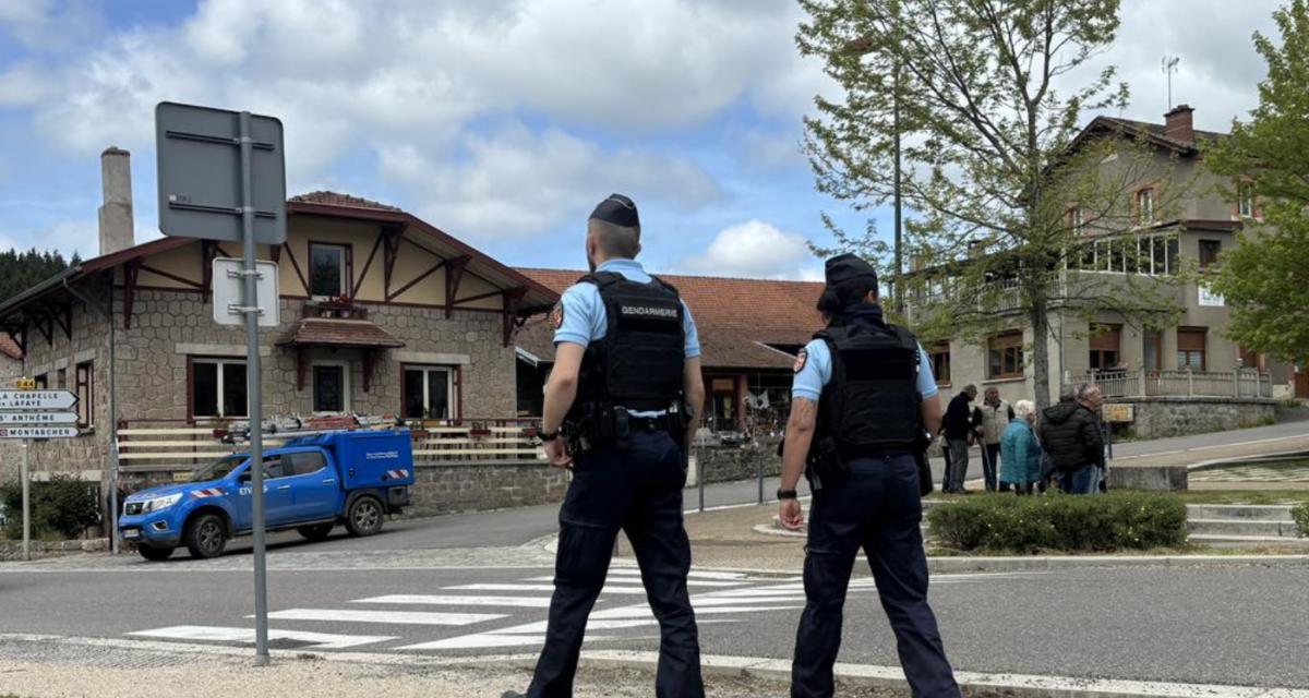 Âgé de seulement 16, une conductrice sans permis s'en prend aux forces de l'ordre pour échapper à un contrôle