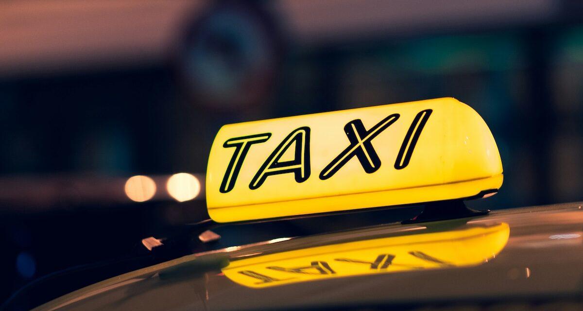 À 40 ans, il plaque tout pour devenir taxi... débourse 220 000 ¬, et travaille 70 h par semaine