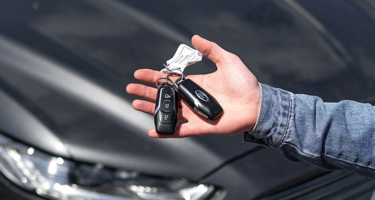 Vols de voitures sans effraction : les surprenantes astuces des automobilistes pour protéger leurs clés