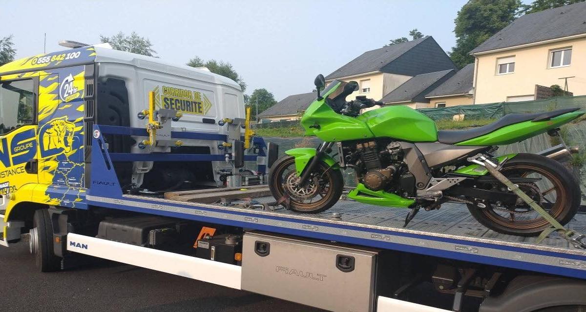 À 77 ans, ce papi Britannique a poussé sa Kawasaki comme à Silverstone : il sera convoqué devant le tribunal