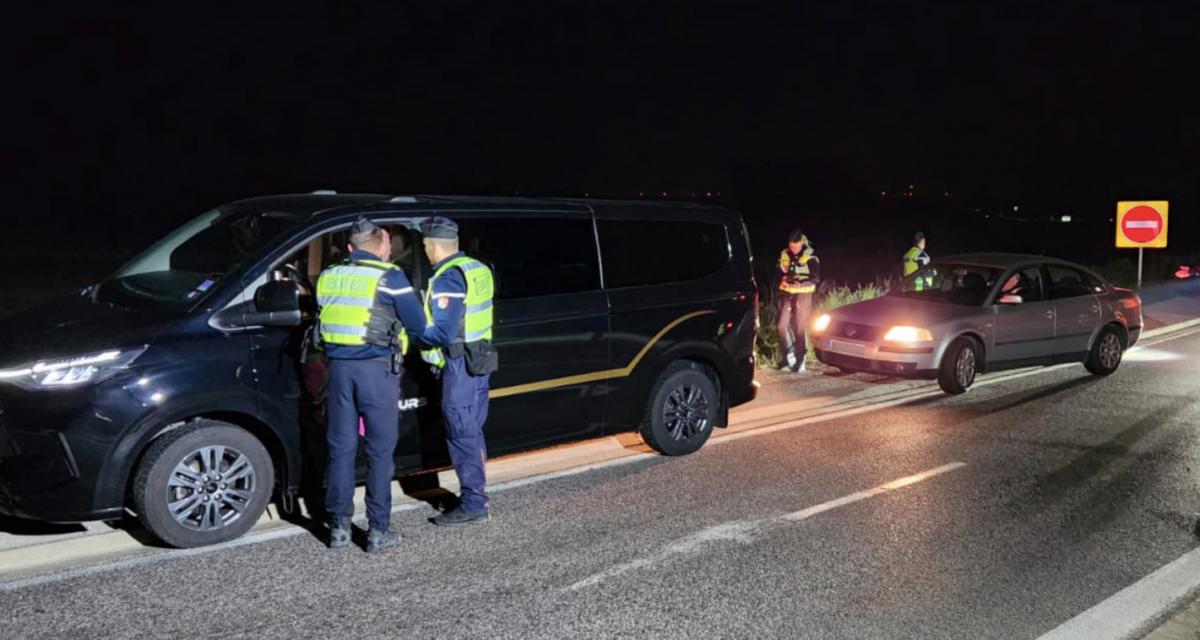 Ivres, un père de famille et ses enfants de 15 ans flashés en excès de vitesse avant de finir leur course... Dans un arbre