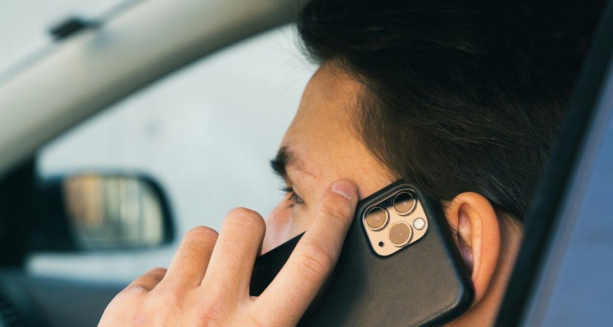 Plus de 55.000 ¬ d'amendes en un mois pour usage du téléphone et de smartwatch au volant ... même à l'arrêt