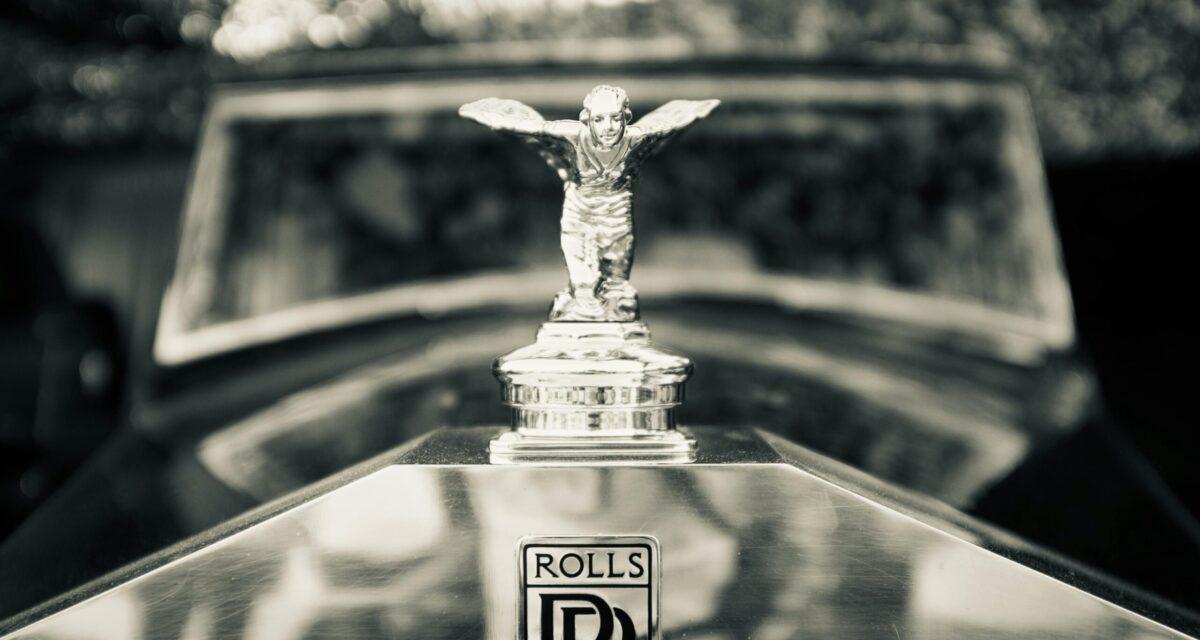 Il transforme un badge Bentley en drone espion volant !