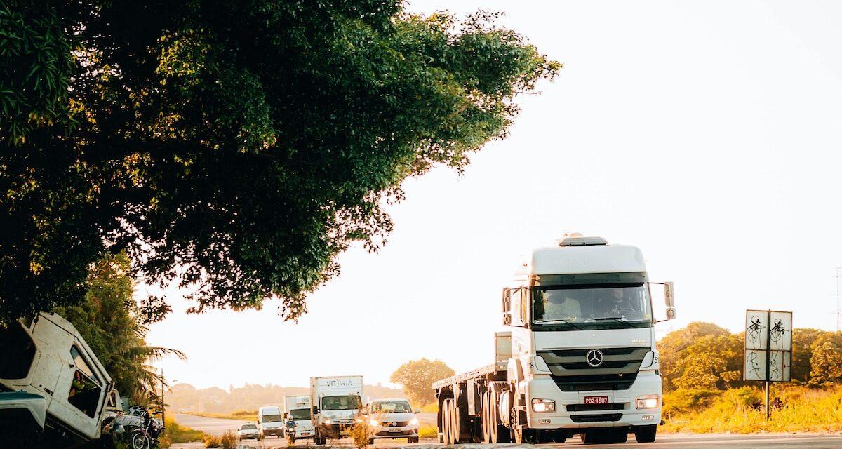 Un camion transportant 24 000 litres de lait se renverse : cette départementale coupée plusieurs heures