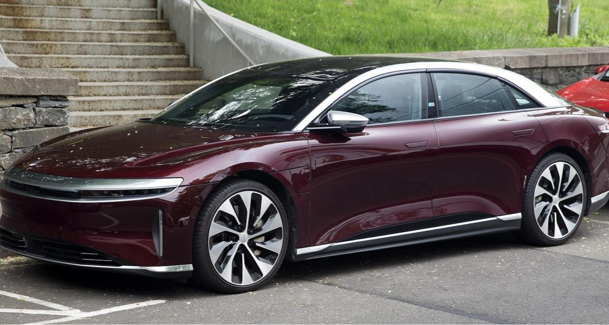 Il achète une voiture électrique à plus de 100 000 ¬... et reste bloqué dehors