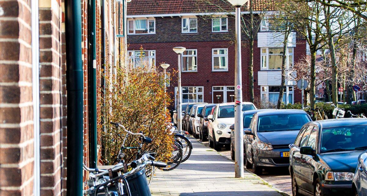 Se réserver une place de stationnement : une pratique courante... qui peut coûter jusqu'à 3 000 ¬ d'amende