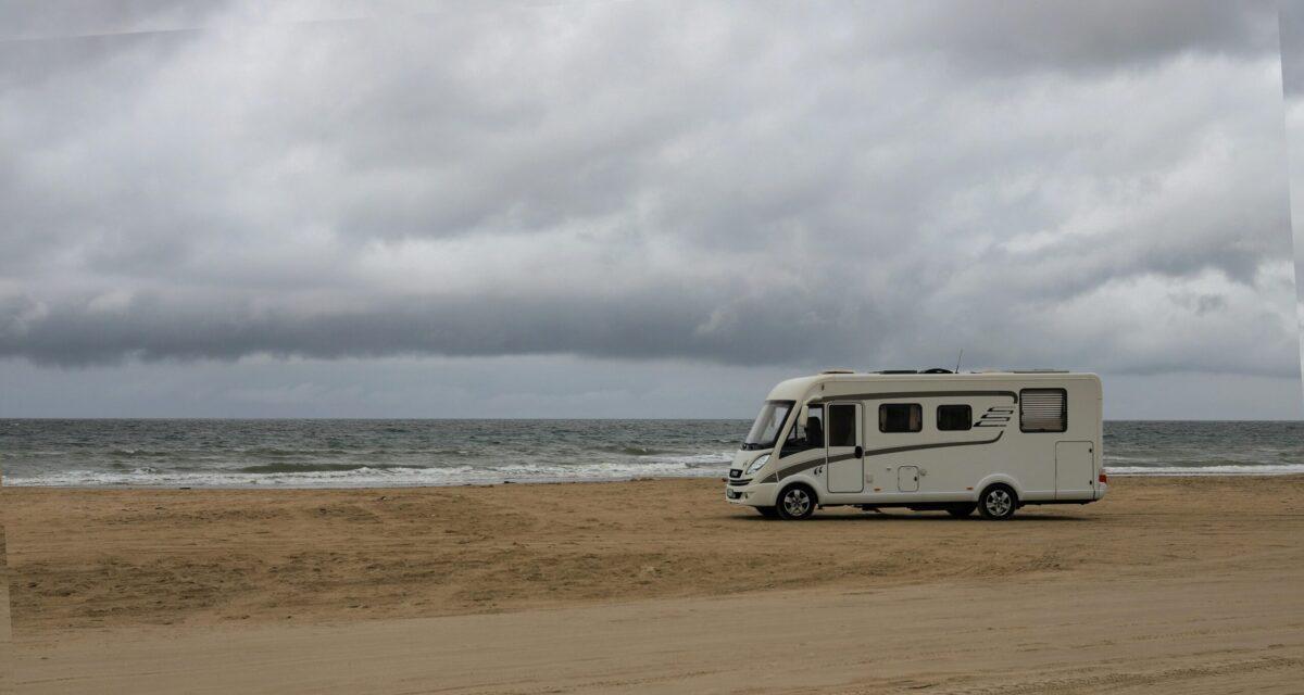Voyager à deux avec style : le camping-car qui combine confort et praticité